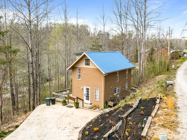 517 Easter Ln, La Follette, TN 37766