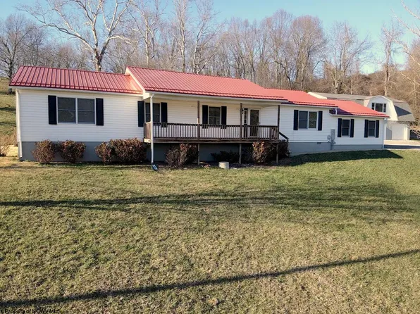 189 Locust St, Jane Lew, WV 26378