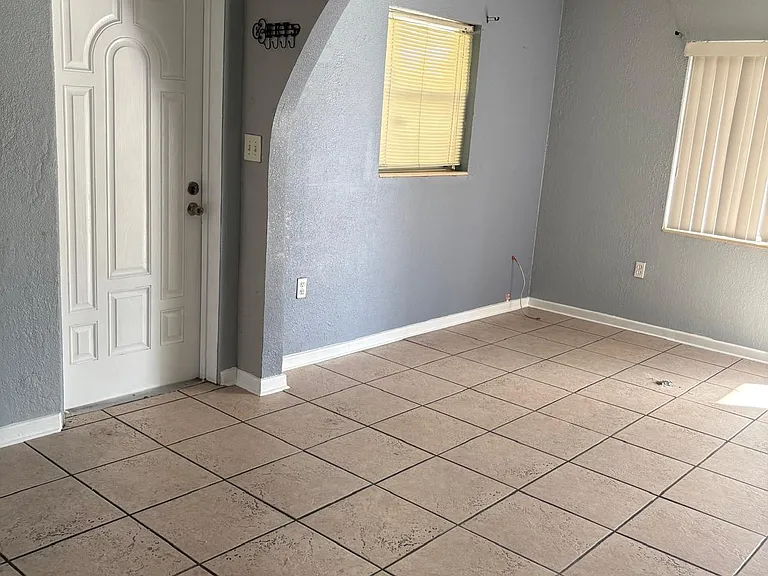 2105 Edwin St NE — Photo 11