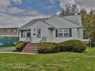 36 Grove St, South Hackensack, NJ 07606