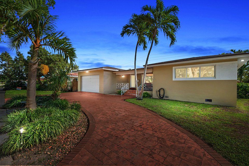 1st image of 307 N Rainbow Dr