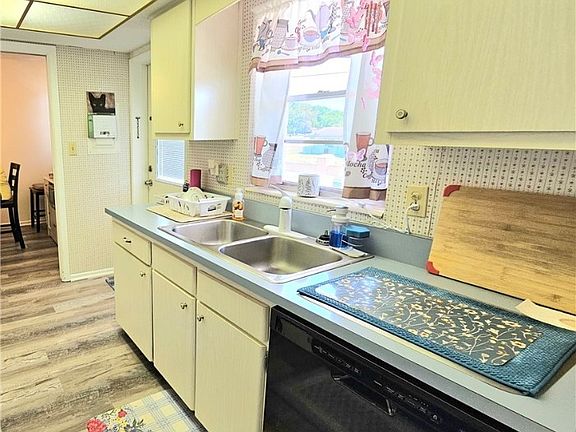 3rd image of 1801 Lakeview Dr APT 306