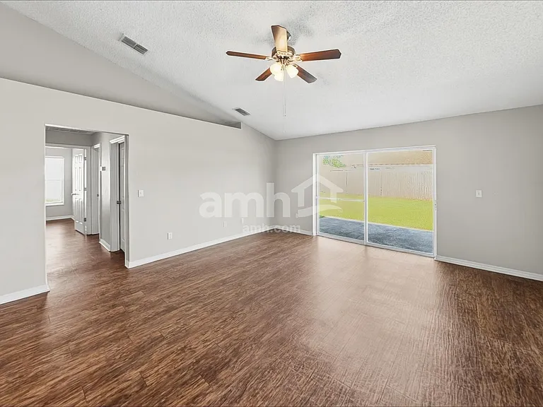 315 Colony Ct — Photo 7