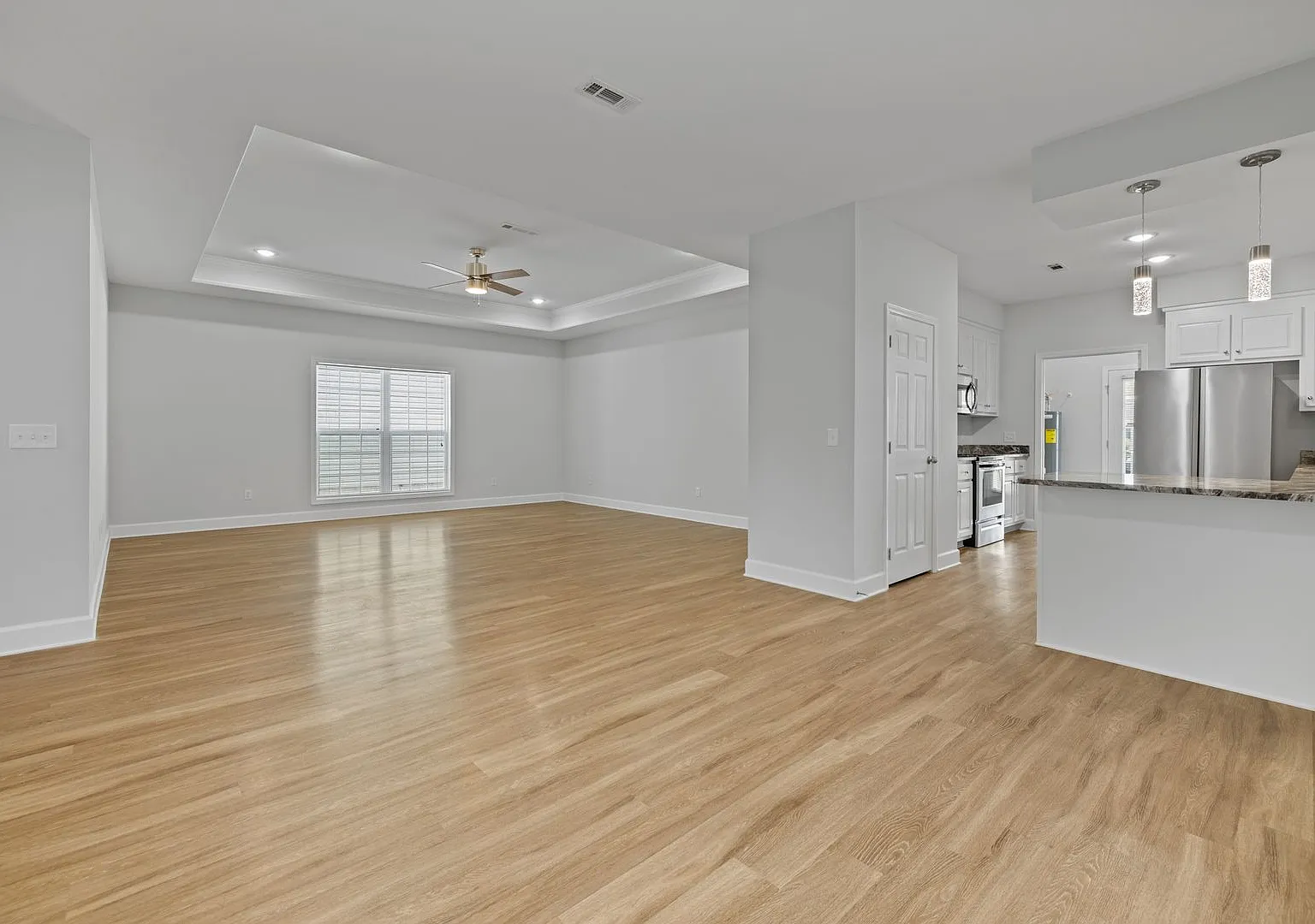 New Luxury Townhouse — Photo 4