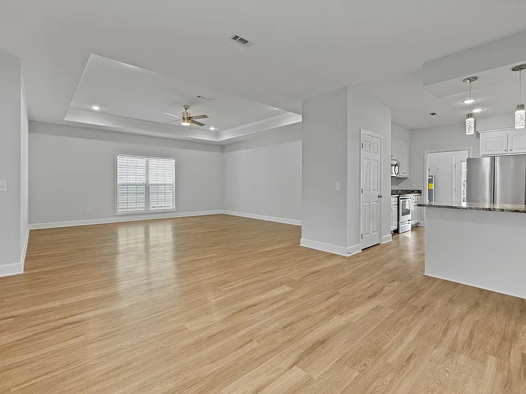 156 Wingate Ave — Photo 4