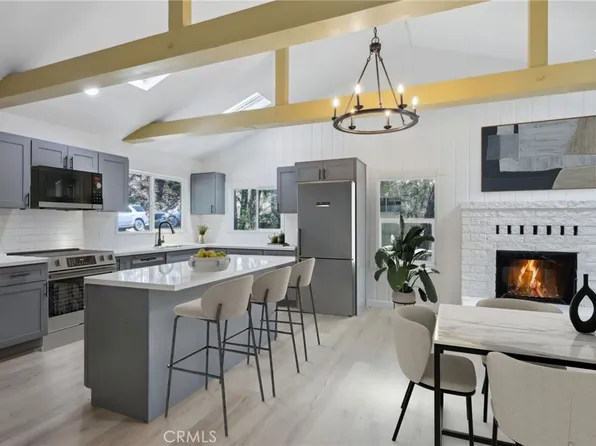 854 Bergschrund Dr, Crestline, CA 92325