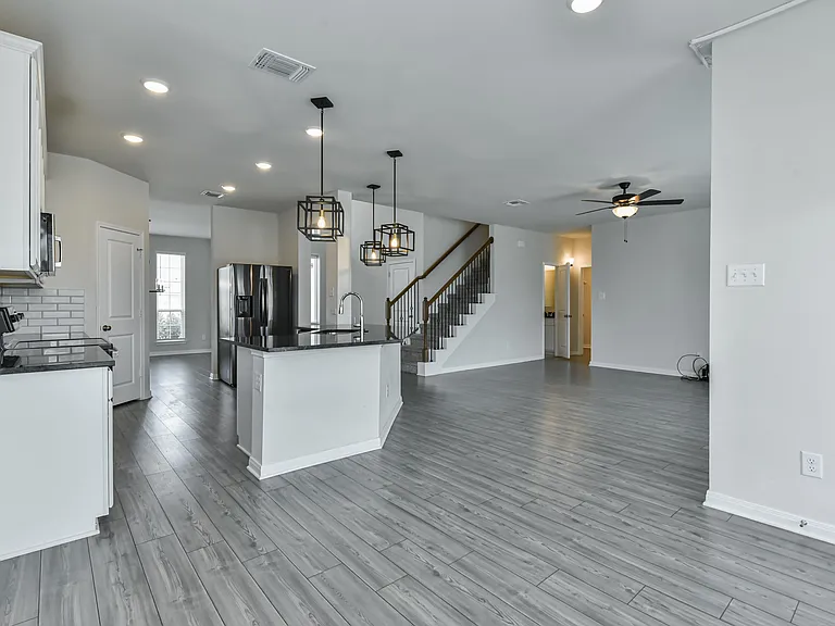 6306 Golden Gate Dr — Photo 10