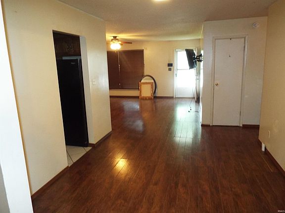 3rd image of 7619 Kingsway Dr