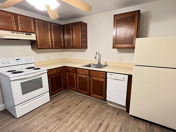 2nd image of 12 E Side Dr #21