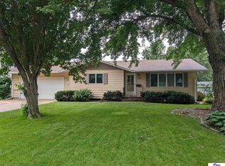 1320 Harre Ln, York, NE 68467