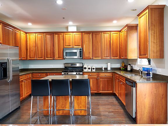 4th image of 338 Broadmoor Ln
