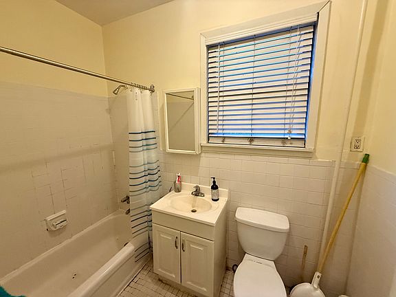 4th image of 1452 28th Ave APT 1
