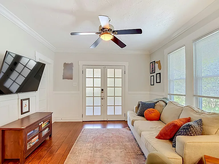115 E Lambright St — Photo 17