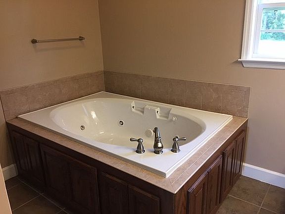 5th image of 285 Harlee Ln