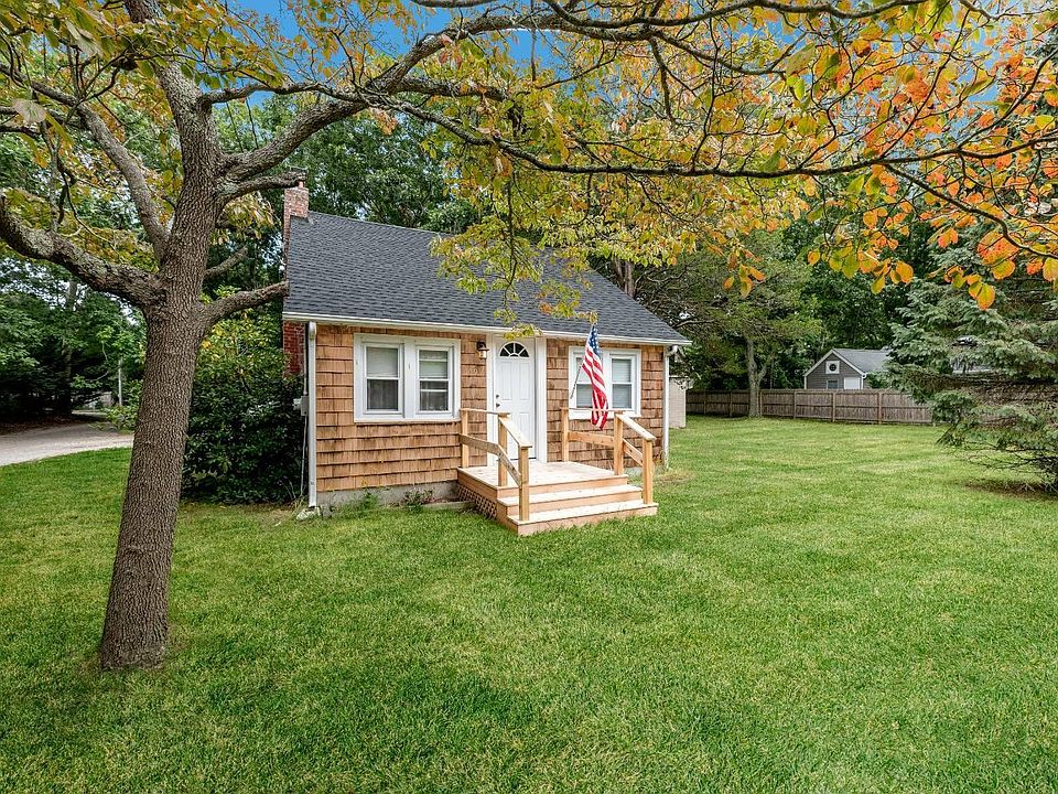 109 Gardiner Ave, East Hampton, NY 11937 Zillow