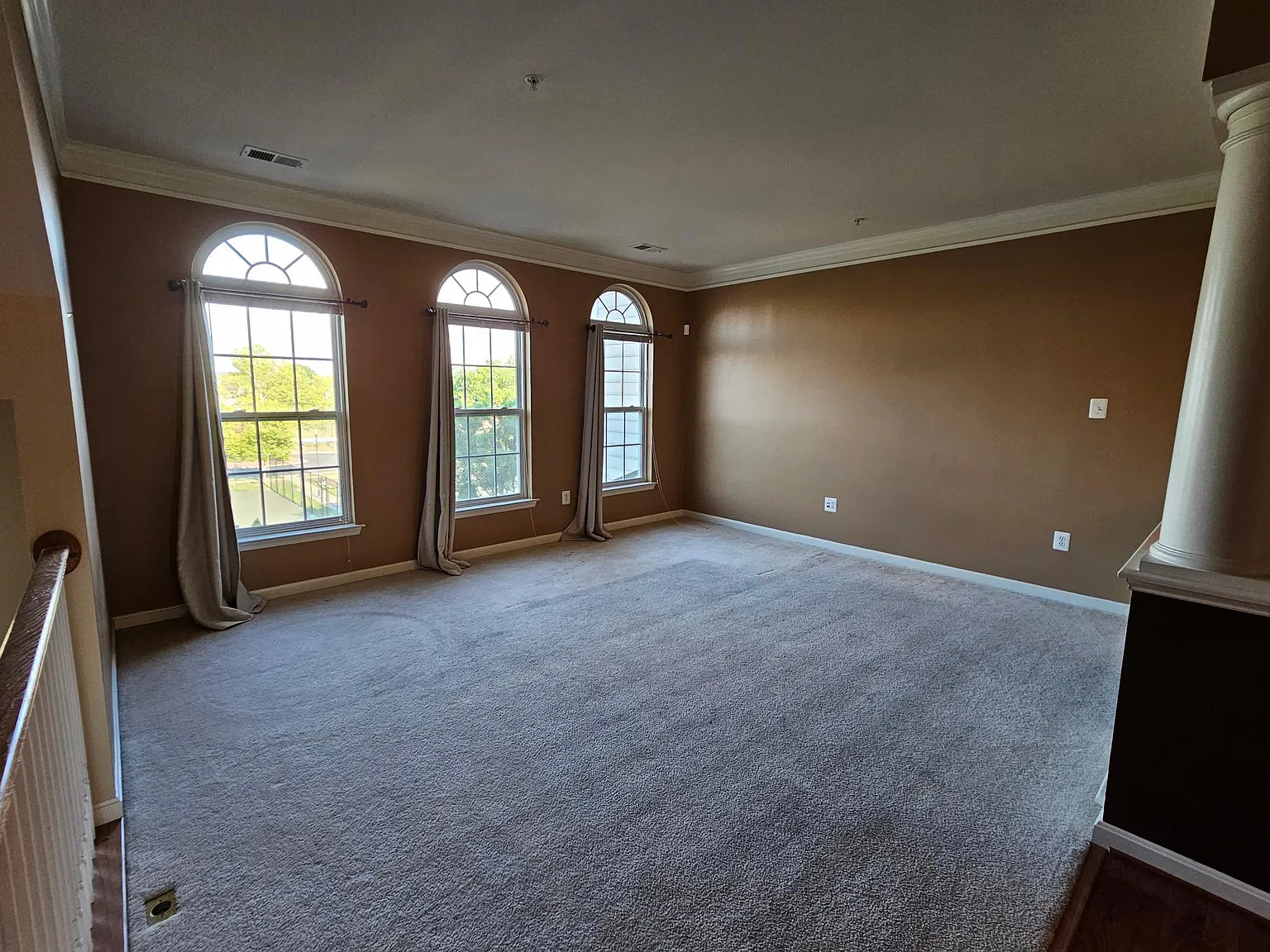 3 bed, 2.5 bath, 2445 sqft, $2,595 — Photo 3