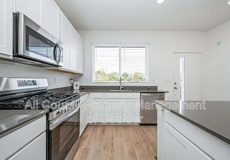 1432 Sanitas Ln — Photo 4