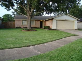 6202 Vinewood Ln, League City, TX 77573