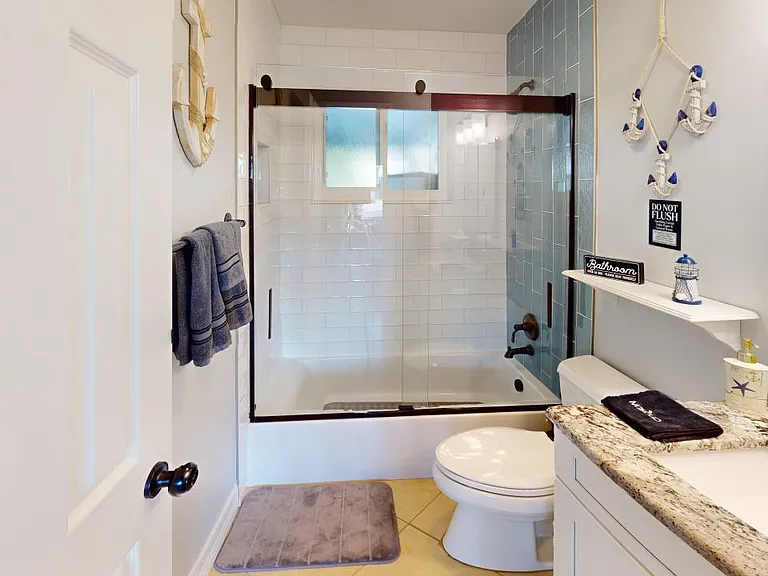 560 E Valley Dr — Photo 10
