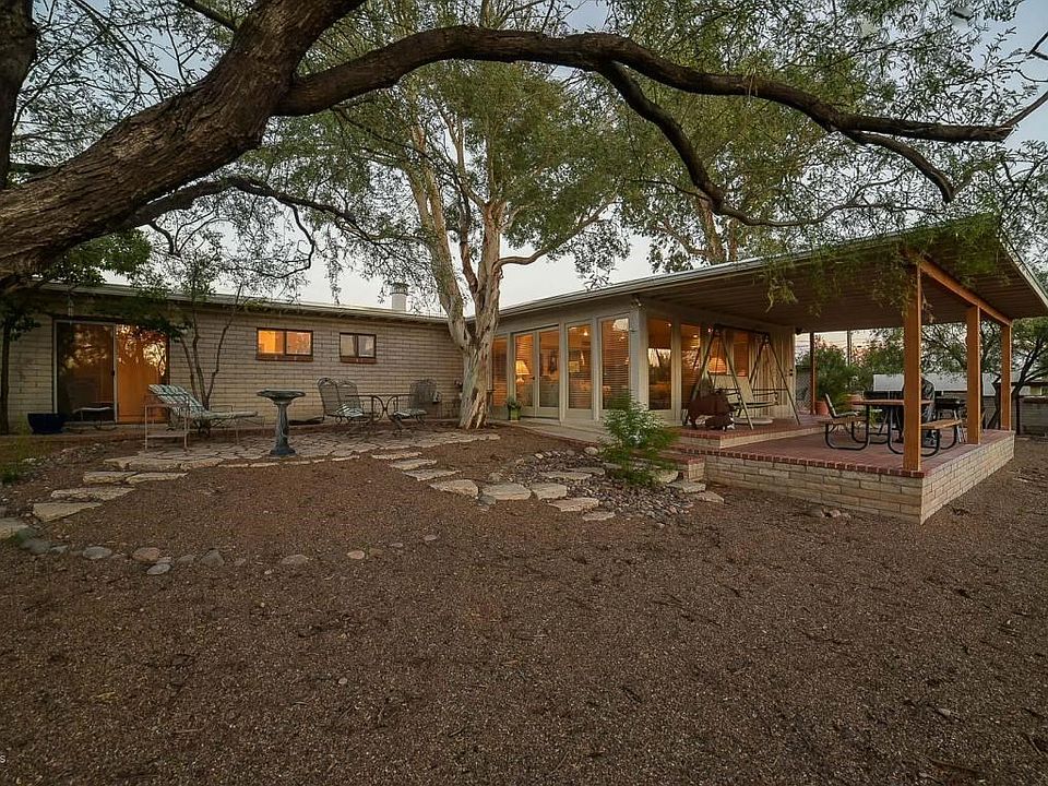 1st image of 2401 N Calle De Maurer