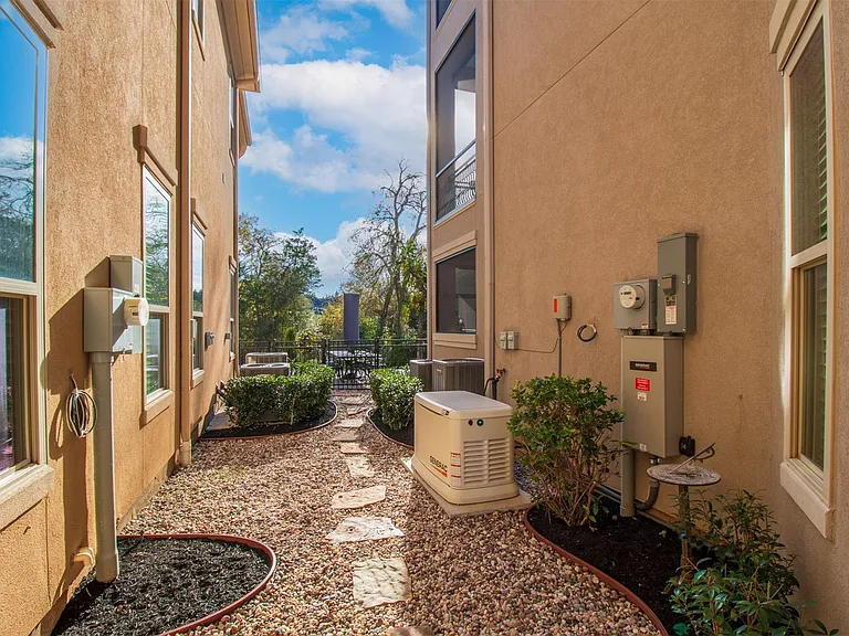 114 La Vie Dr — Photo 15