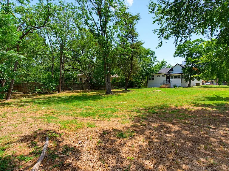 1159 San Bernard St — Photo 23