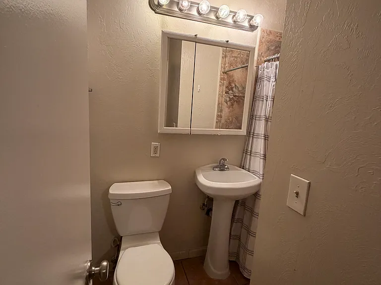 911 N Euclid Ave #207 — Photo 6
