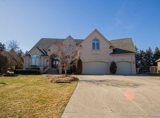 49404 Compass Point Dr, Chesterfield, MI 48047