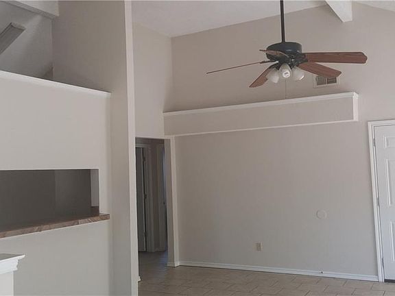 3rd image of 7320 Blackthorn Dr