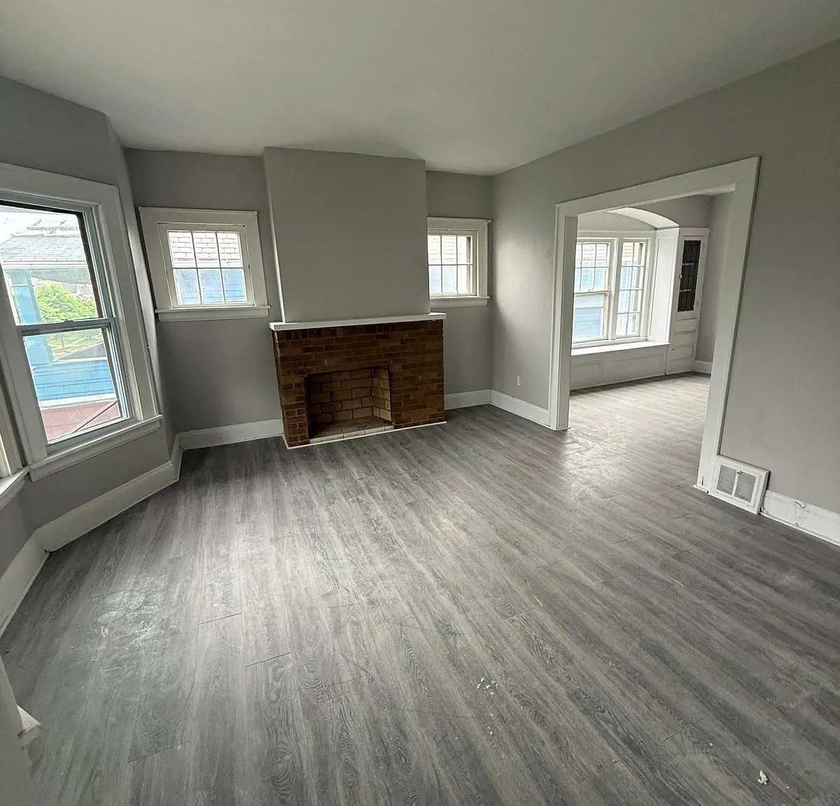 2 bed, 1090 sqft, $1,000 — Photo 2