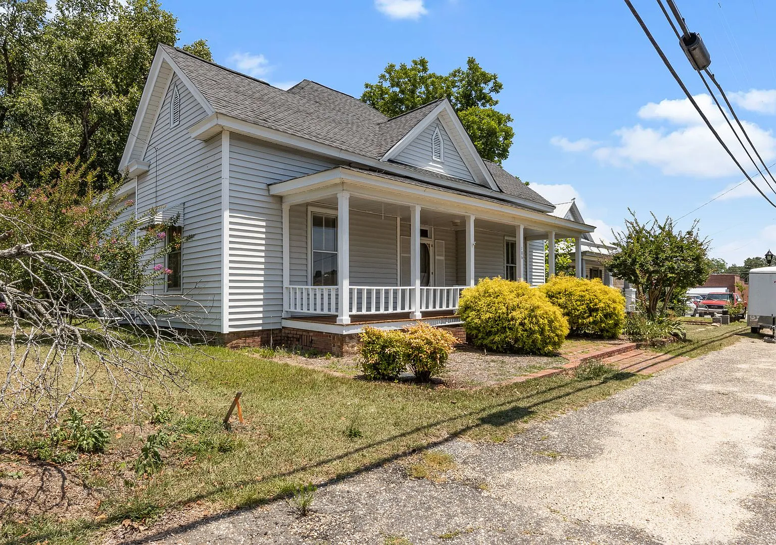 Beautiful Home Downtown Lillington — Photo 2