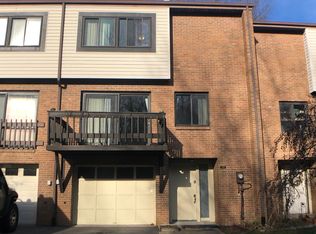 304 Springwater Ct, Coraopolis, PA 15108