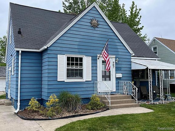 2nd image of 907 Napier Ave