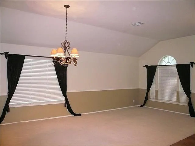 8102 Lerwick Ln — Photo 8