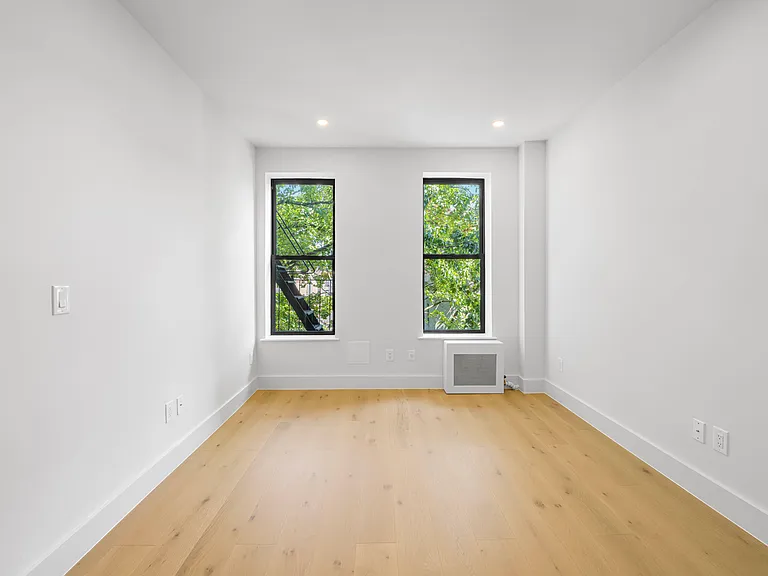 188 6th Ave #5R — Photo 6