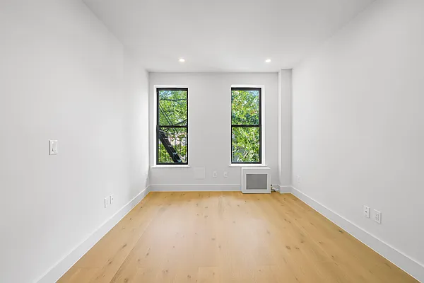 Bedroom, photo 1