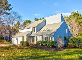 90 Rolling Meadow Dr, Holliston, MA 01746