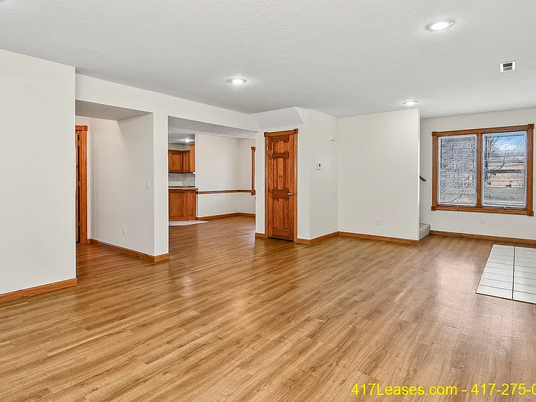 1261 E Lakewood St — Photo 7