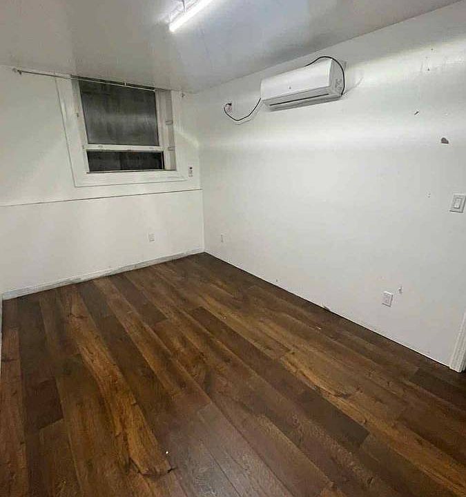 2nd image of 109 E Santa Clara St