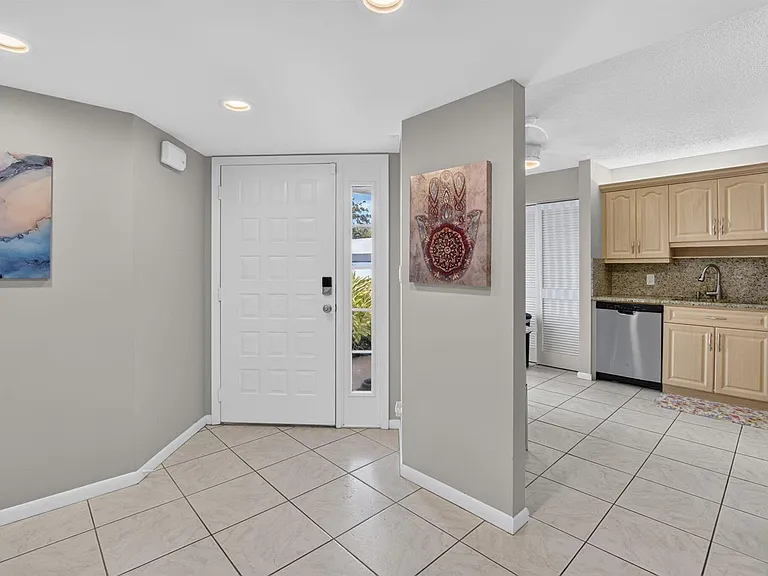 7473 Glendevon Ln #402 — Photo 12