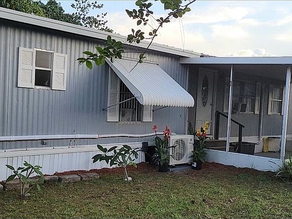 3rd image of 19 Pepper Dr