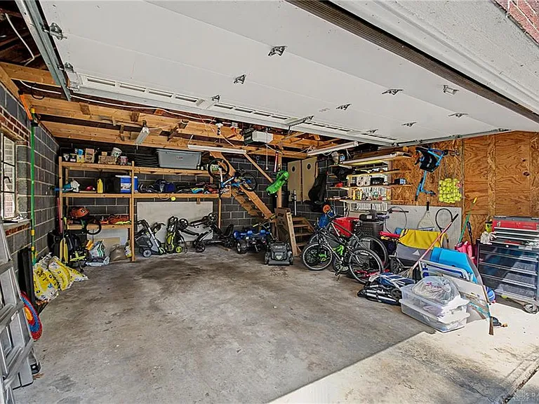 333 Thruston Blvd E — Photo 45