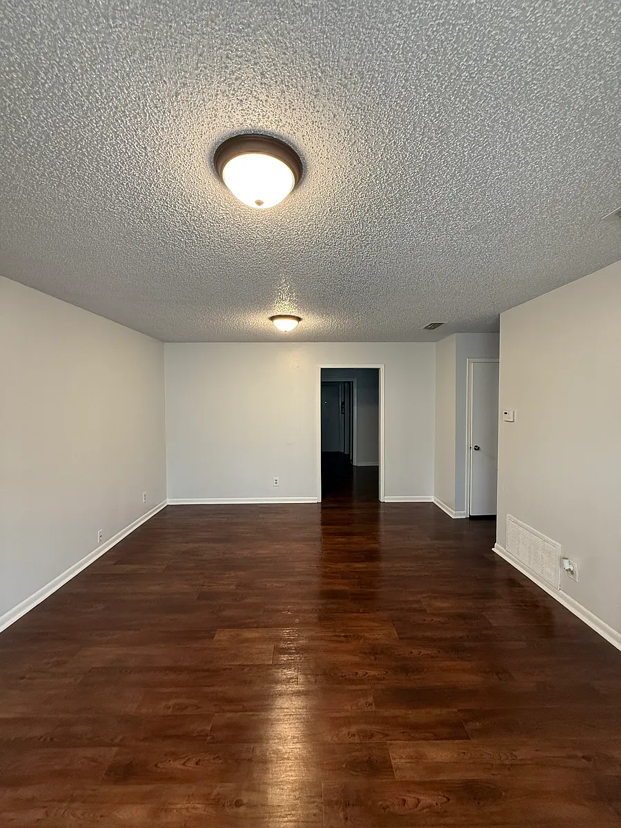 Building Photo - 6 Harroun Ct #A