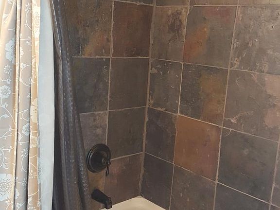 2nd floor tub/shower
