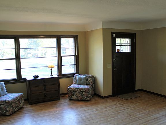 2nd image of 8910 Van Buren St NE