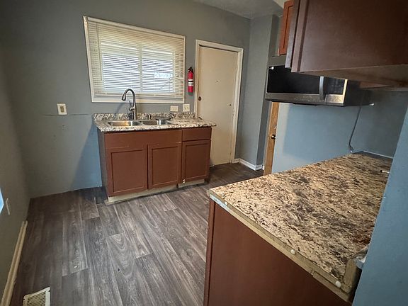 5th image of 822 Wallace Ave