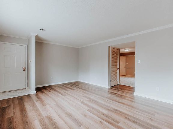 3rd image of 810 Highland Dr