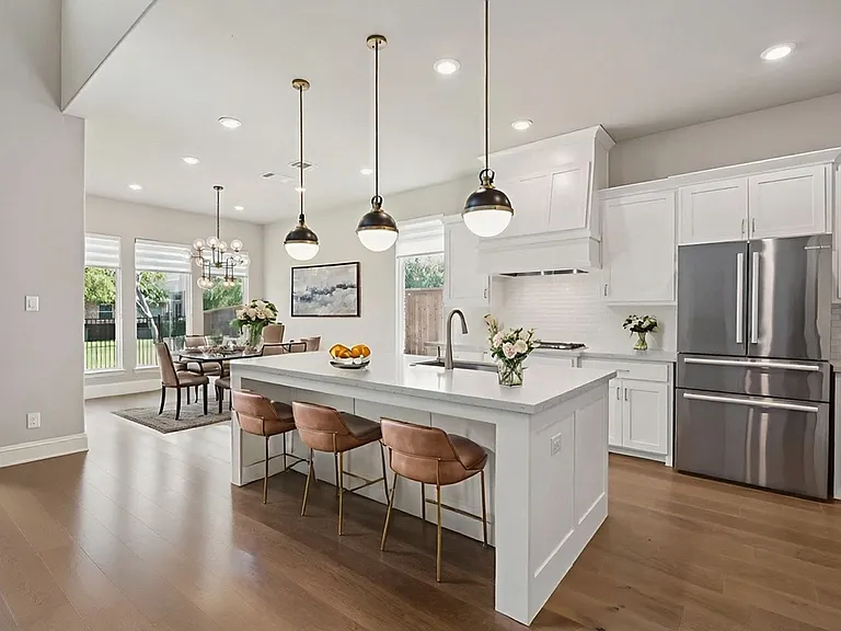 2521 Hampstead Ln — Photo 4
