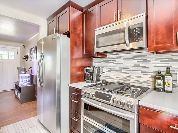 5th image of 3030 Newport St