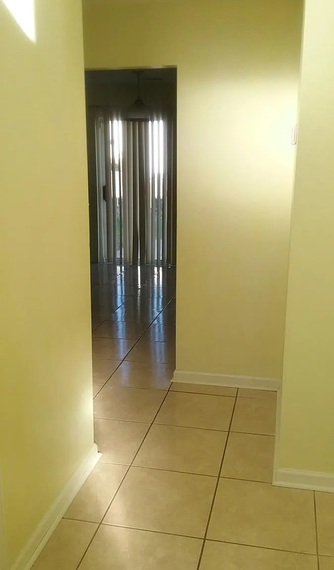 4 bed, 2.5 bath, 2052 sqft, $2,000 — Photo 3